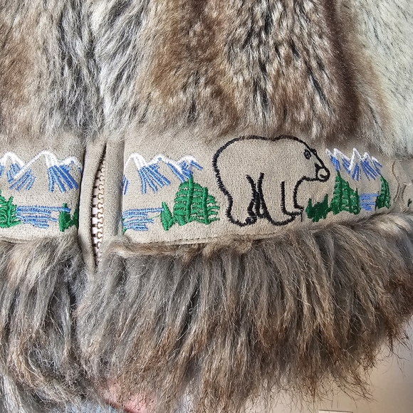 AMERI MODE Faux Fur Woman's Coat - Picture 5 of 9